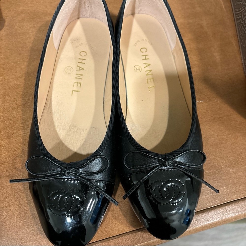 CHANEL ballet flats